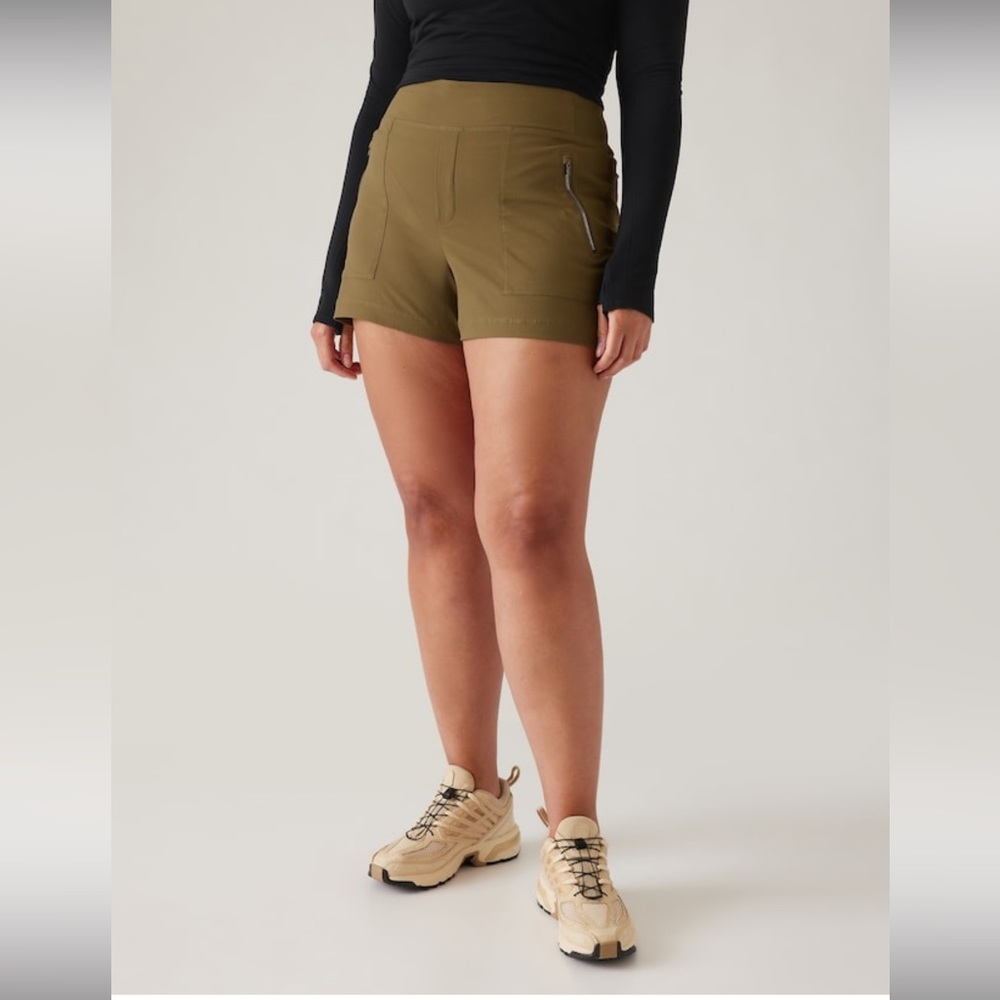 NWT Athleta Trekkie Mid-rise Shorts